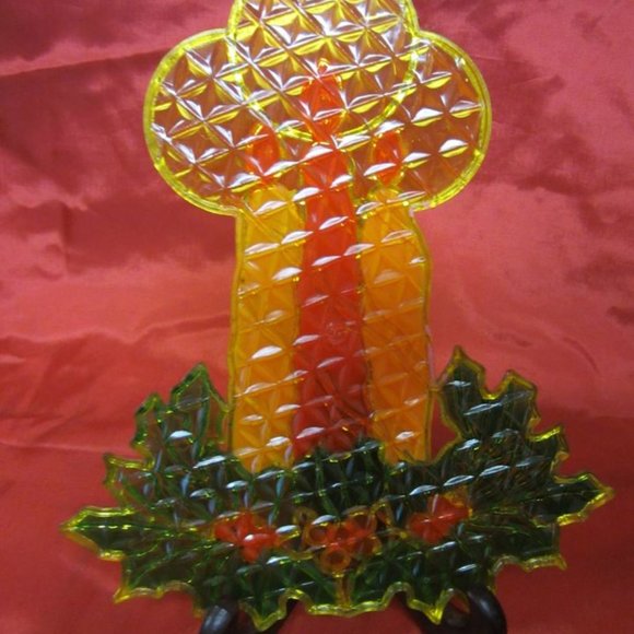 VTG PLASTIC STAINED GLASS LOOK SUNCATCHER OF CANDLE W/ WREATH - Picture 4 of 4